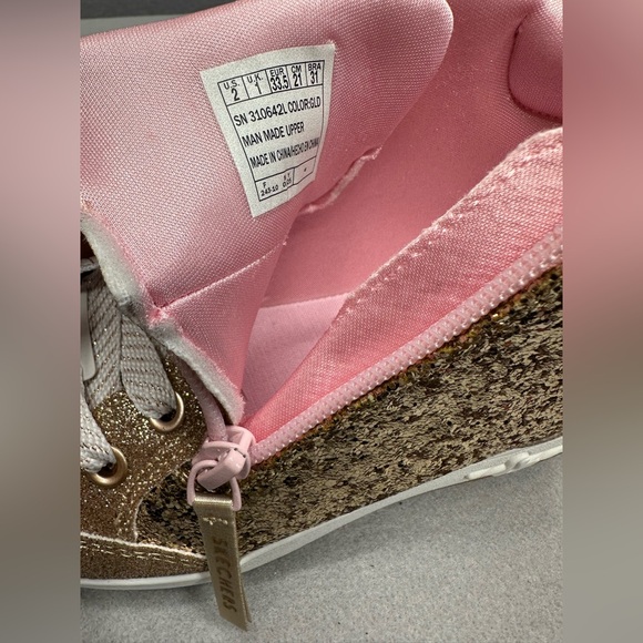 NIB Skechers Luxe shimmer girls Size 2 easy on & off adaptive closure gold shoes - Picture 7 of 8